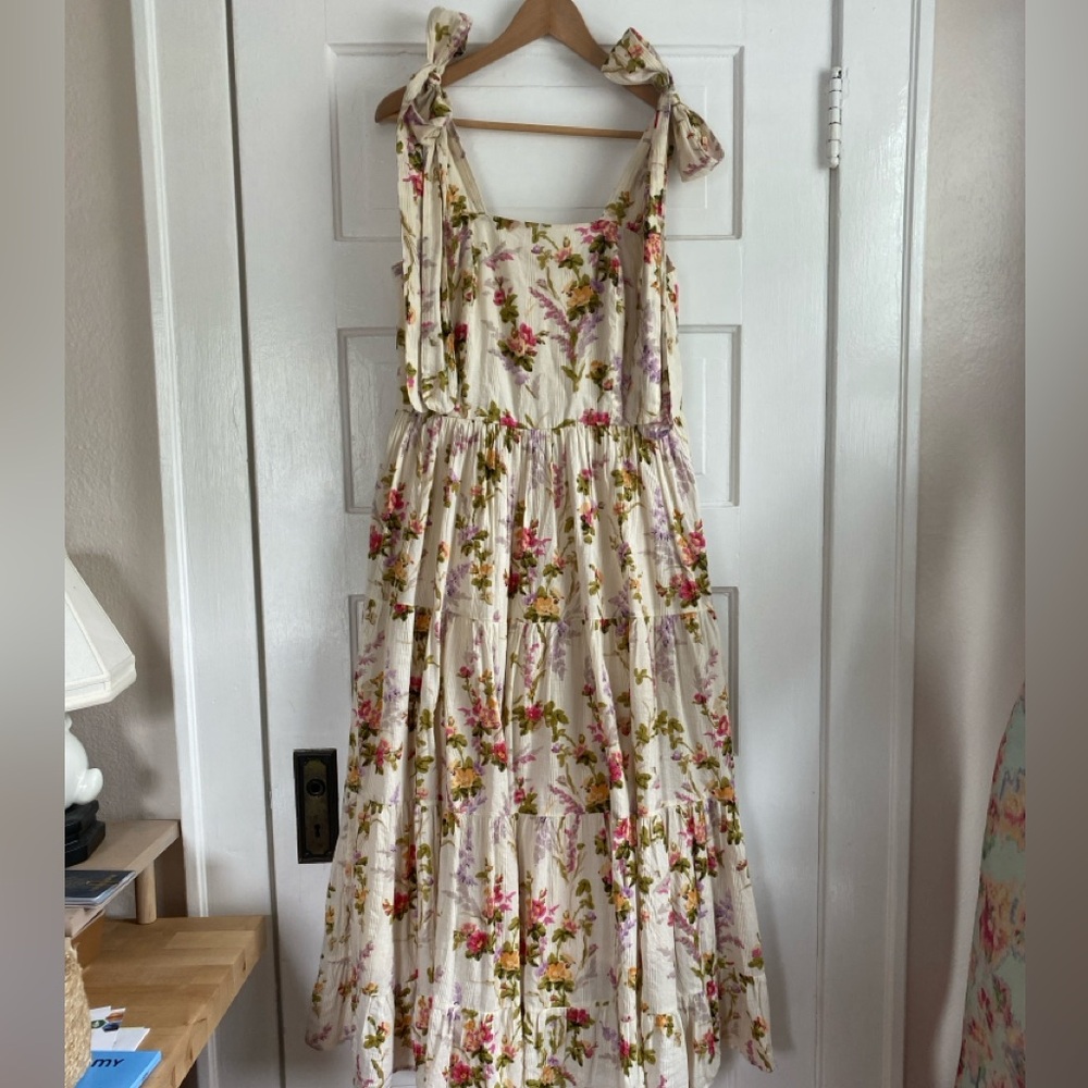 Mille Daphne Dress floral with adjustable straps and pockets